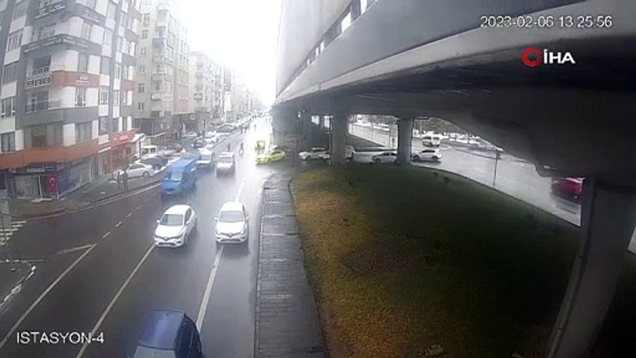 Deprem anına dair bir görüntü daha ortaya çıktı