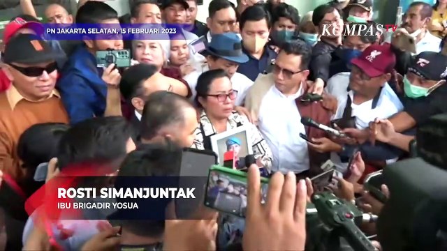 Sambil Menangis, Ibu Brigadir Yosua Ikhlas Terima Vonis Hakim atas Eliezer: Kami Keluarga Menerima!