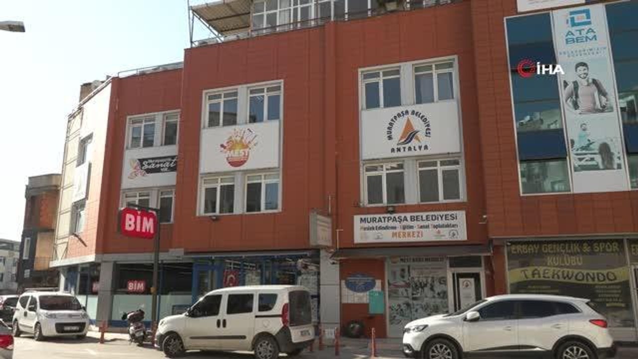 Deprem bölgesine en acı mesai: Deprem felaketinin yaşandığı bölgeye kefen ve ceset torbası hazırlıyor