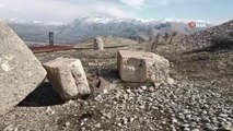 Adıyaman'daki 2 bin yıllık Karakuş Tümülüsünde bulunan tokalaşma sütunları depremden dolayı yıkıldı