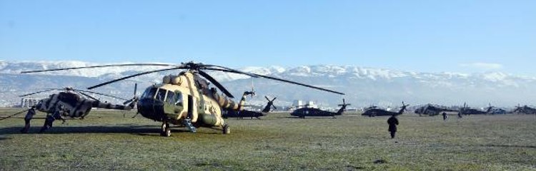 1200 SAAT UÇUŞ İLE DEPREMZEDELERE 336 TON YARDIM TAŞINDI