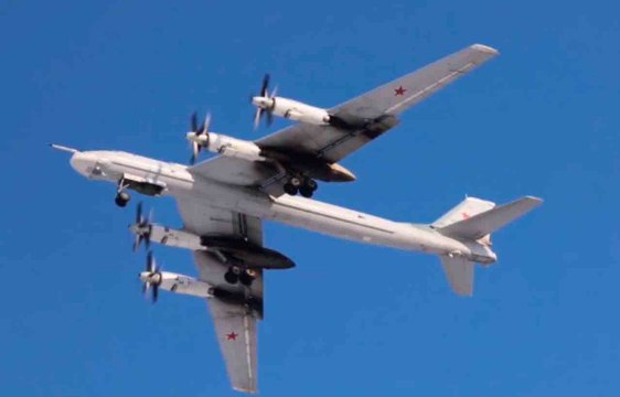 Bombardeiros estratégicos russos fazem vôos na fronteira norte com os EUA