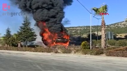 Dinlenme tesisindeki çift katlı yolcu otobüsü alev alev yandı