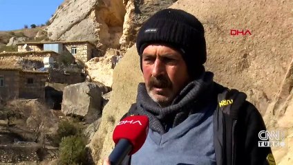 Depremde kaya ortadan ikiye bölündü