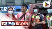 Davao PNP, namahagi ng rosas, chocolates, at stuffed toys sa vendors, pedestrian, at motorista