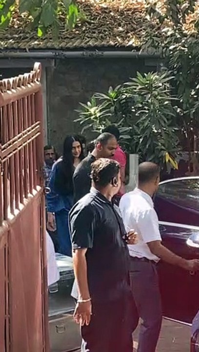 Sonam Kapoor Spotted at Shoot Location for the FIRST Time After Delivering Baby