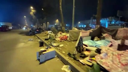 7. gününde Adıyaman'ın sokaklarındaki yaşam böyle görüntülendi: "Yakınlarını teşhis etmeyi bekleyenler açıkta yatıyor"