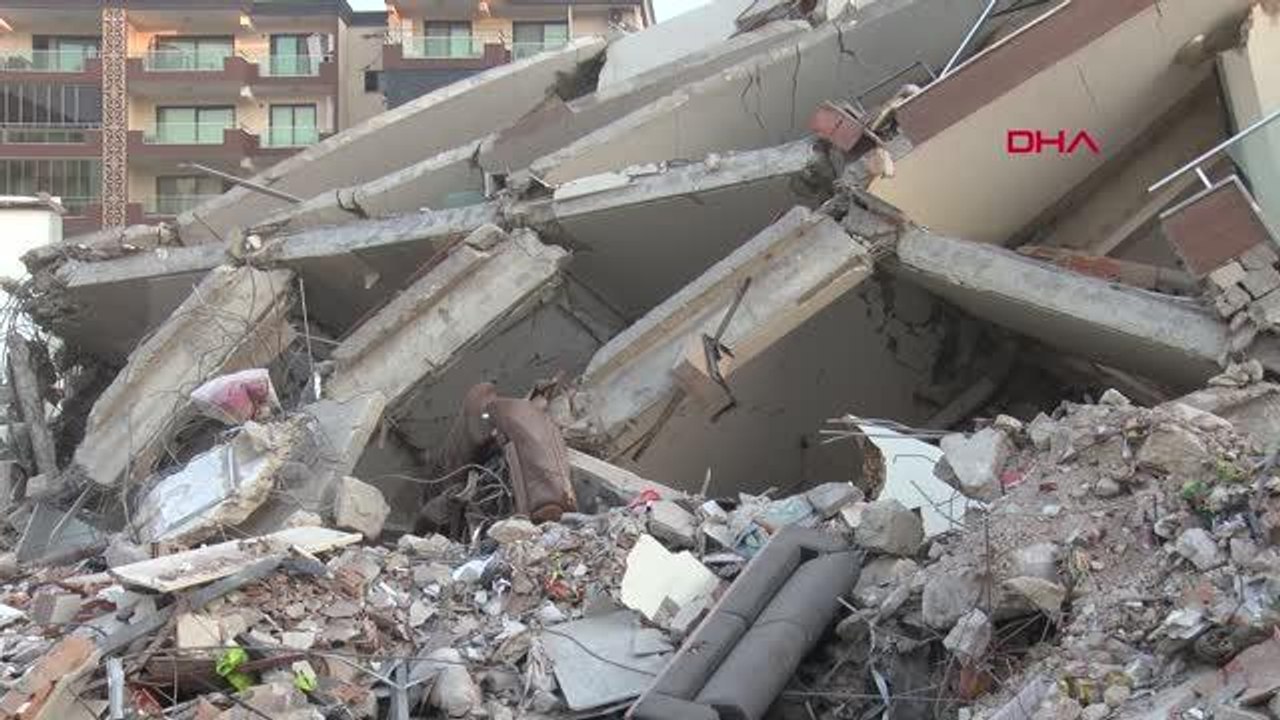 Depreme dayanıklı diye sattığı sitenin 2 bloğu yerle bir oldu! Müteahhit evleri satmak için yalan üstüne yalan söylemiş