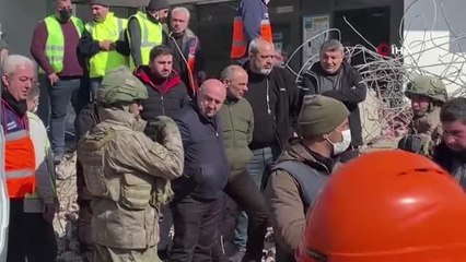 227'nci saatte umutlar tekrar yeşerdi... Cemile Teyze depremin 10'uncu günde enkazdan sağ olarak çıkartıldı