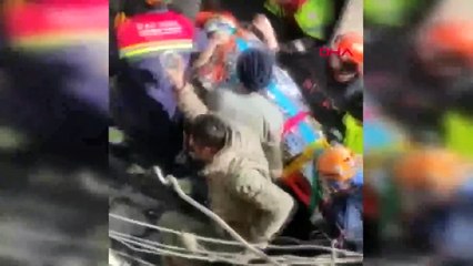 74 yaşındaki Cemile Kekeç, 227 saat sonra enkazdan sağ çıkarıldı