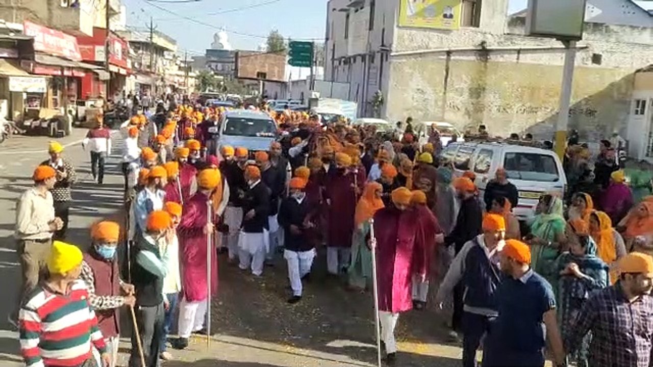 शहर में निकला भव्य नगर कीर्तन, सेवा का दिखा संगम