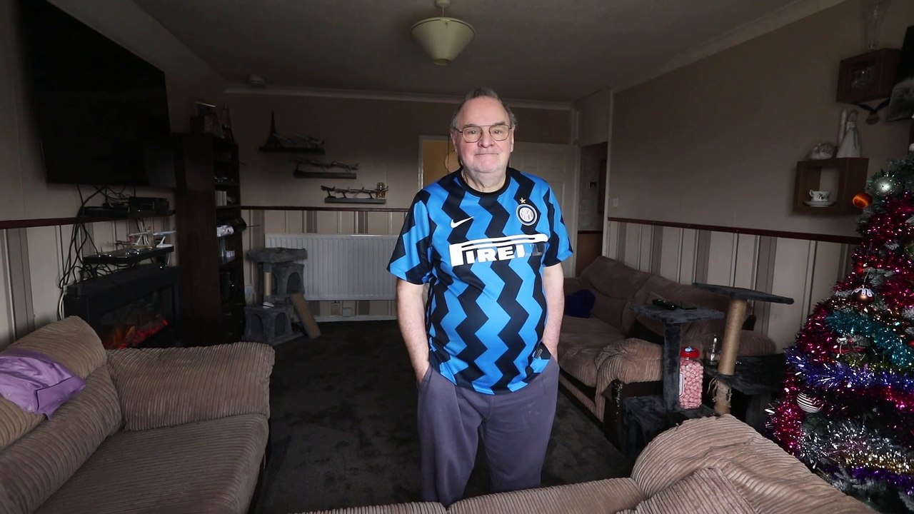 Last person living on 'Britain's loneliest street' spends nearly £2,000 decorating his home but says area has become an eyesore