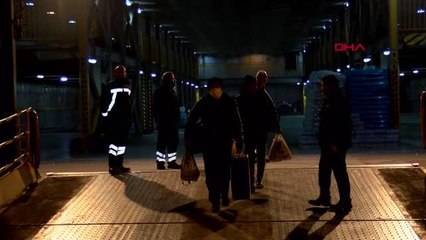 İSTANBUL-YENİKAPI İDO İSKELESİ'NE FERİBOTLA 35 DEPREMZEDE GETİRİLDİ