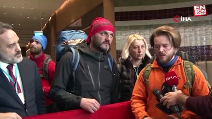 Bosnalı arama kurtarma ekibinin tercümanı açıklama yaparken duygusal anlar yaşadı