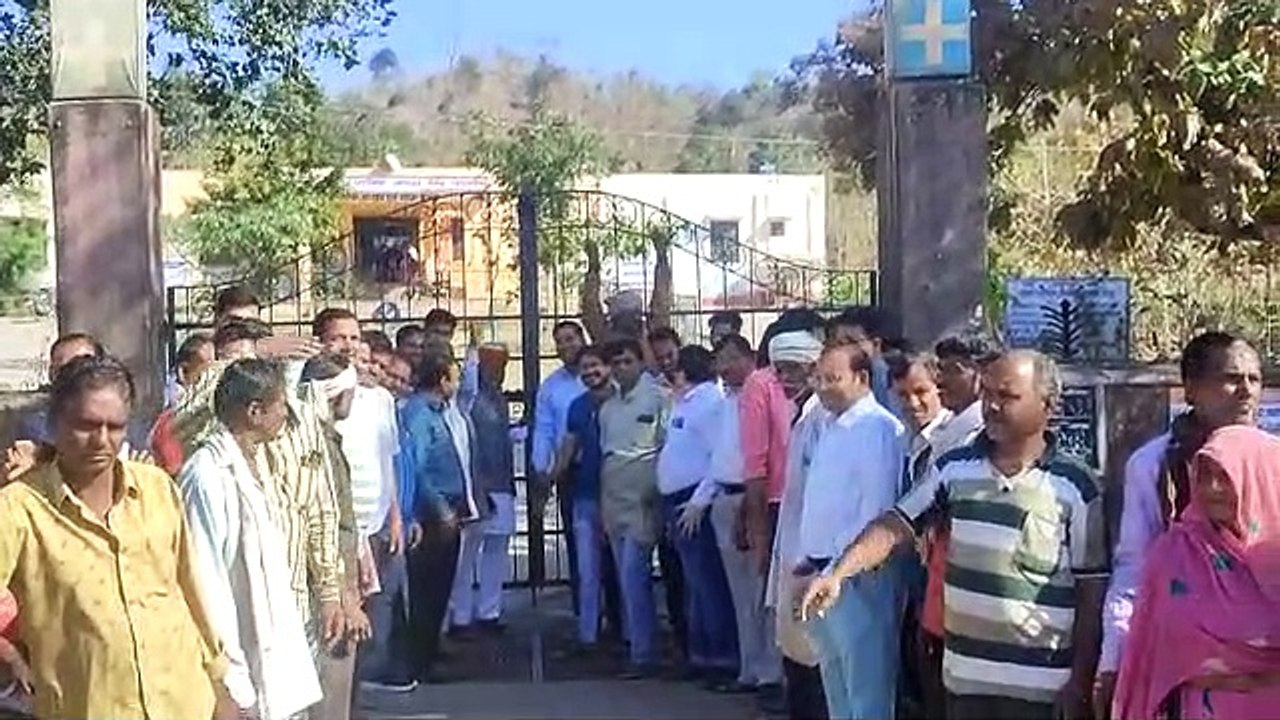 No doctor at PHC for six months, villagers locked in the morning, orders for appointment in the afternoon