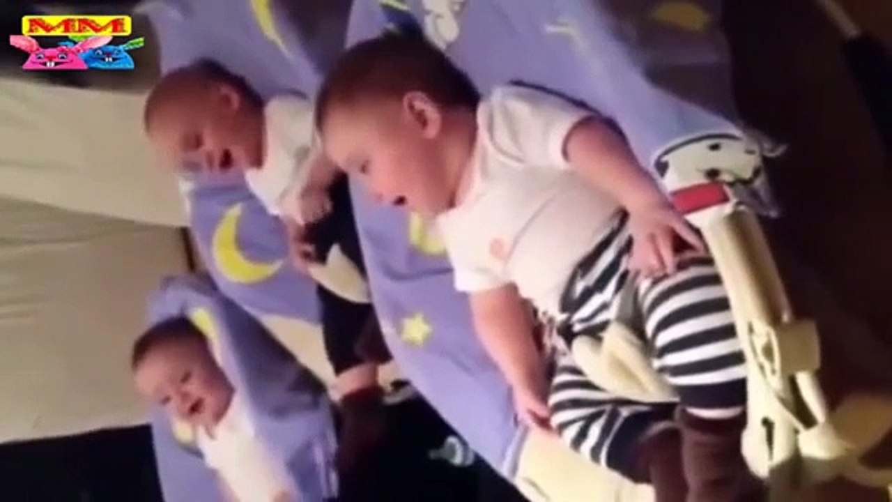 الضحك مع   الصغار إضحك & Smile