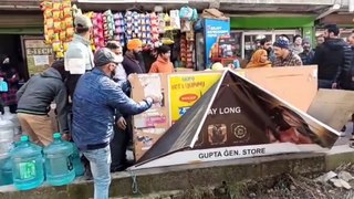 SMC launches anti-encroachment drive against street vendors in #Srinagar city
