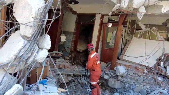 Doğal Afet Arama ve Kurtarma Taburu Hatay'daki çalışmalarını aralıksız sürdürüyor