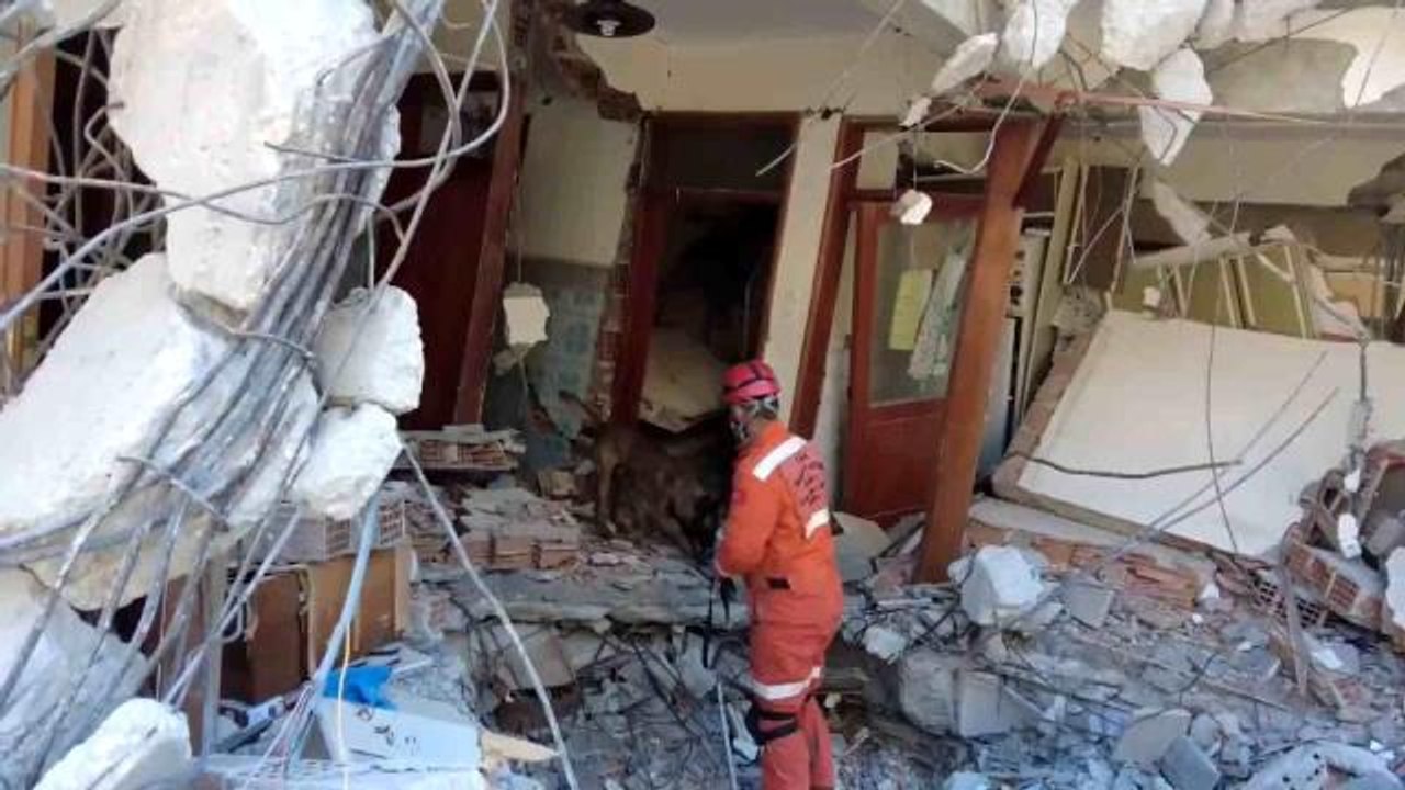 Doğal Afet Arama ve Kurtarma Taburu Hatay'daki çalışmalarını aralıksız sürdürüyor