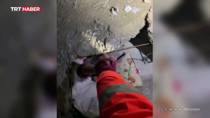 Enkaz altındaki çocuk ekiplere kızdı: Çok soru sormayın