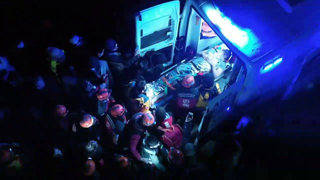İHH deprem bölgesinde yüzbinlerce kişiye destek ulaştırdı