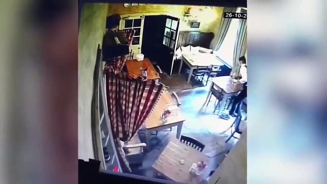 The Osbournes Want to Believe - Se2 - Ep04 - Ground Control to Major Oz HD Watch