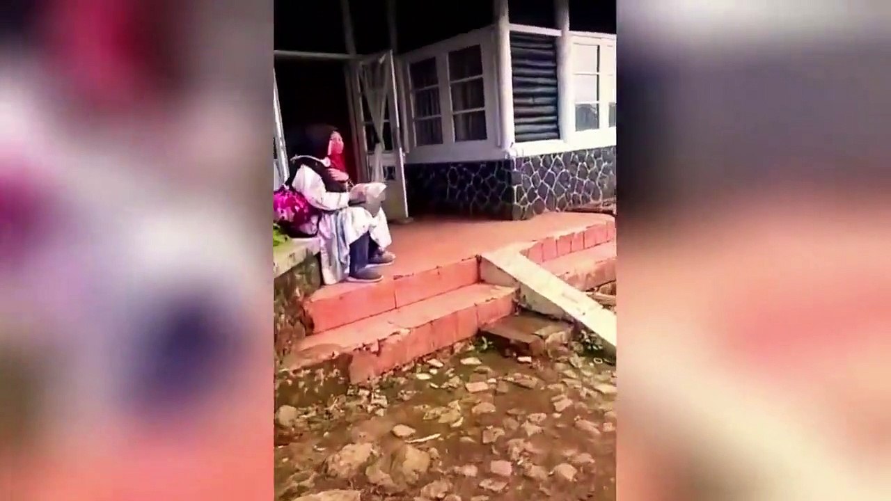 The Osbournes Want to Believe - Se2 - Ep06 - The Bat's Revenge HD Watch