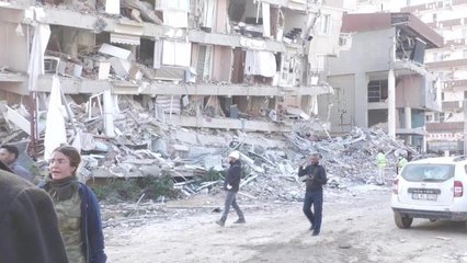 Depremin 10. Gününde Antakya'da Umutlu Bekleyiş: "Hâlâ İçeride Hayat Belirtisi Olduğunu Söylüyorlar.