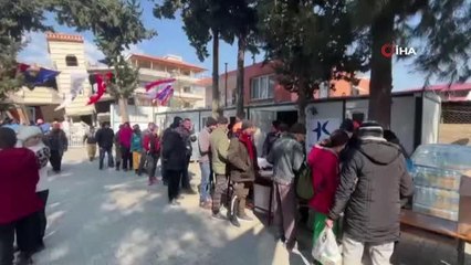 Küçükçekmece Belediyesi'nden Hatay'da günlük 5 bin kişiye sıcak yemek desteği