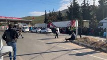 عودة عائلات سورية لاجئة بتركيا عبر معبر باب الهوى لسوريا بعد الزلزال