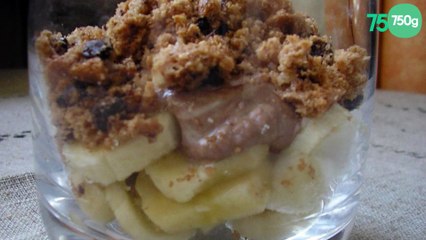 Verrines banane/Kinder® façon crumble