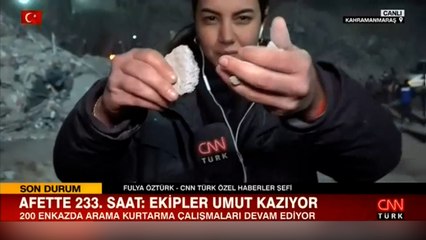 Yıkılan 13 yıllık binanın beton yapısı elle ufalanıyor