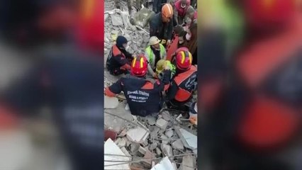 13 Yaşındaki Mustafa, Depremin 228'inci Saatinde Enkazdan Canlı Kurtarıldı