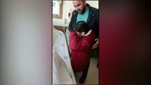 طفلة سورية ناجية تلتقي بوالدها في مستشفى بـ #تركيا #زلزال_سوريا_تركيا #العربية