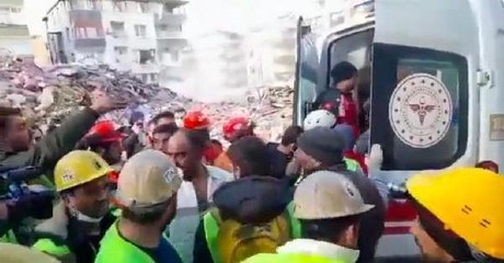 ENKAZDA 228'İNCİ SAATTE ANNE İLE 2 ÇOCUĞUNUN MUCİZE KURTULUŞU