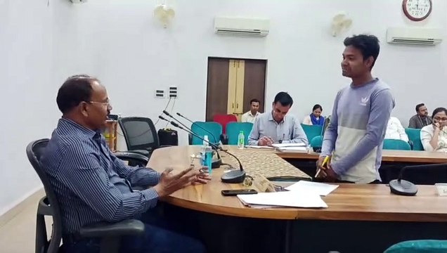 video story : I am 10th pass, give me a job, the collector said - you will get it by studying, not by applying