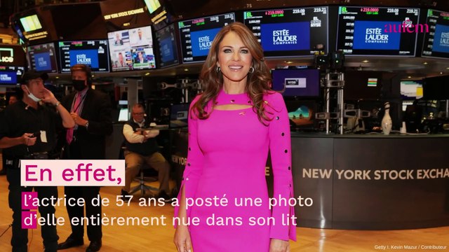 Elizabeth Hurley complètement nue pour la Saint Valentin, la photo improbable et kitsch