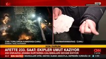 Felaketin acı simgelerinden biri oldu! Betondan aldığı örneği eliyle parçaladı