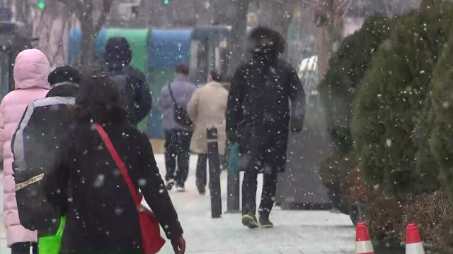 [날씨] 흐리고 곳곳 오후까지 비·눈...낮 동안 쌀쌀 / YTN