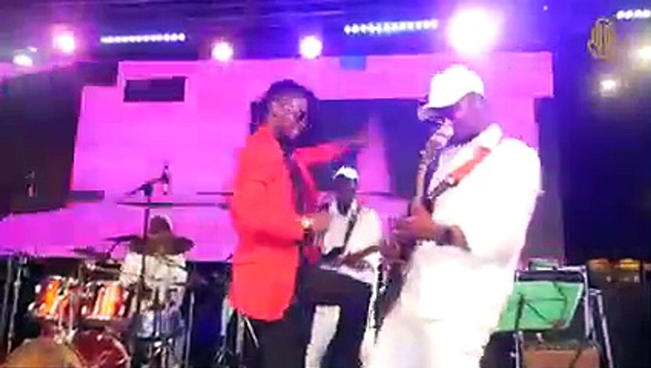 Santrinos en concert live à Cotonou