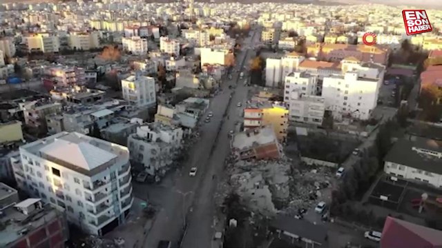 Adıyaman’da enkaza dönen binalar depremin şiddetini gözler önüne serdi