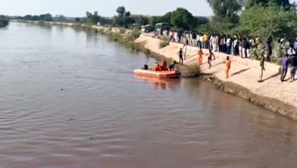 कैम्पर गाड़ी नहर में गिरी, पिता डूबा, पुत्र को लोगों ने बचाया