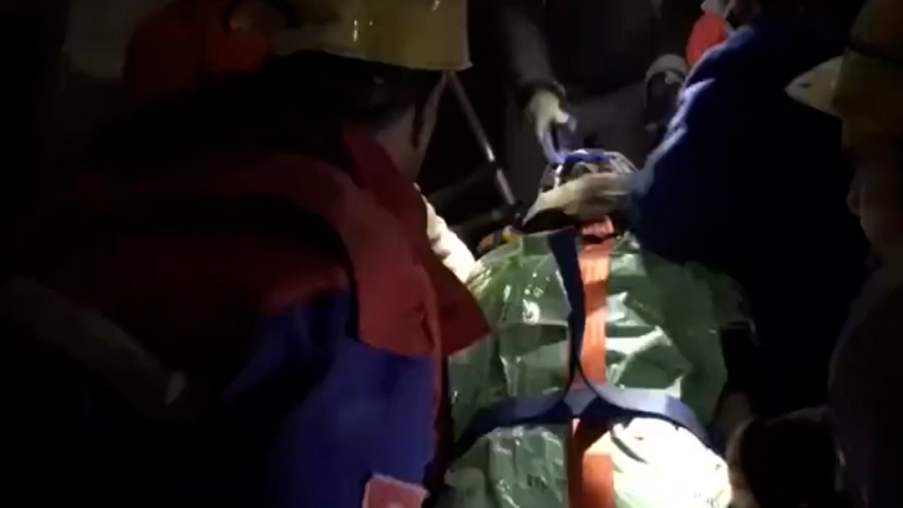 Madenciler, domuz damı tekniğiyle arama kurtarma çalışmalarına damga vurdu