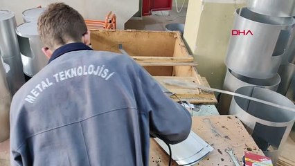 LİSE ÖĞRENCİLERİ, DEPREMZEDELER İÇİN SOBA ÜRETİYOR