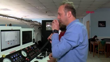 İSTANBUL-GÖLCÜK'TE ENKAZDAN ÇIKTI, ŞİMDİ DEPREMZEDELER UZUV KAYBETMESİN DİYE ÇABALIYOR