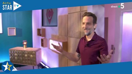 “C’est quoi ces horaires ?!” : Mathieu Kassovitz rate le début de C à vous et se justifie face à Ann