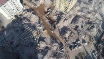Enkazı kum yığınına dönen Ebrar Sitesi'nde hayatını kaybedenleri sayısı 250'yi geçti