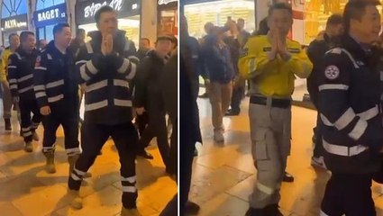 Ülkelerine dönmek üzere İstanbul'a gelen Çinli arama kurtarma ekibini, vatandaşlar uzun süre ayakta alkışladı