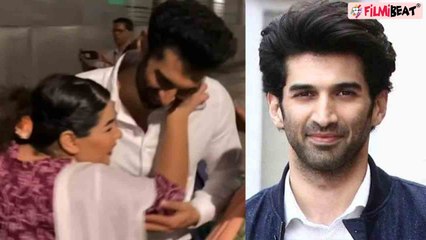 Aditya Roy Kapur के पीछे पड़ी Female Fan, जबरदस्ती Kiss करने की कोशिश की, Viral Video| FilmiBeat