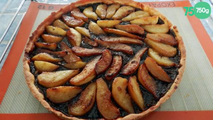 下载视频: Tarte à la purée de pruneaux et poires caramélisées